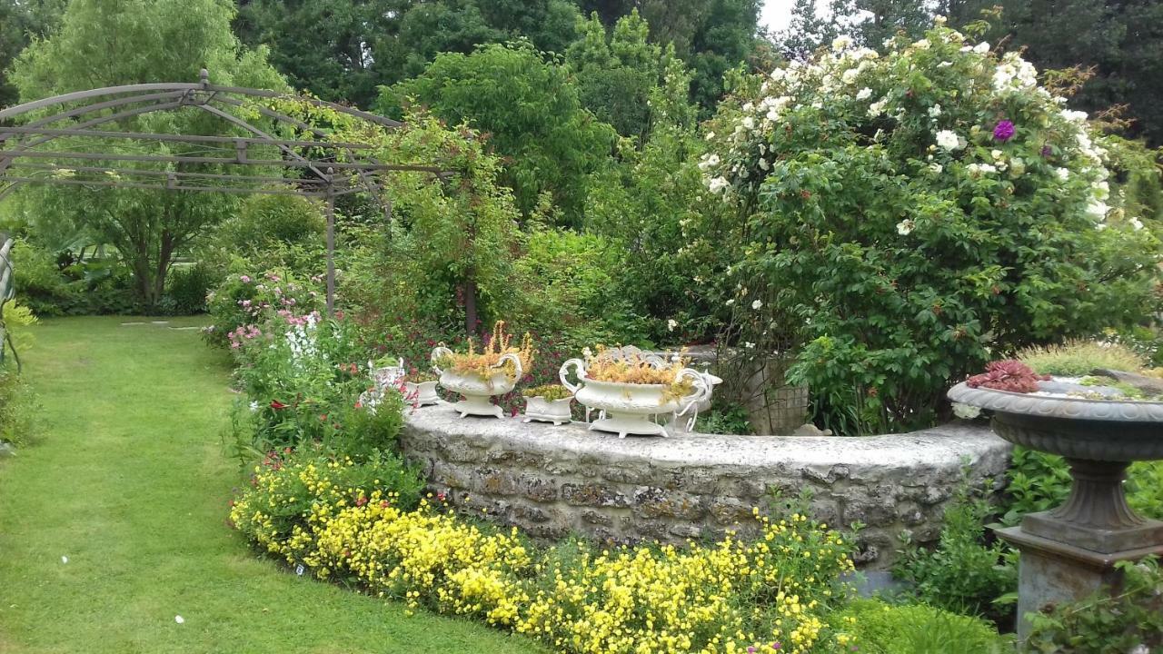 فيلا Gite Du Jardin Des Sources Vaux-sur-Seulles المظهر الخارجي الصورة